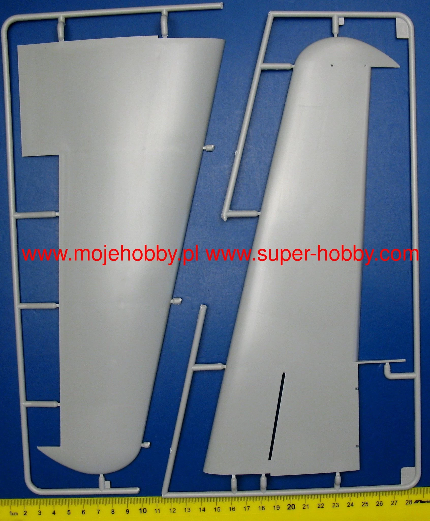 Bronco AB3574 Horsa Glider Wing & Rear Fuselage 4 Bronco AB3574 Horsa Glider Wing & Rear Fuselage - Image 4