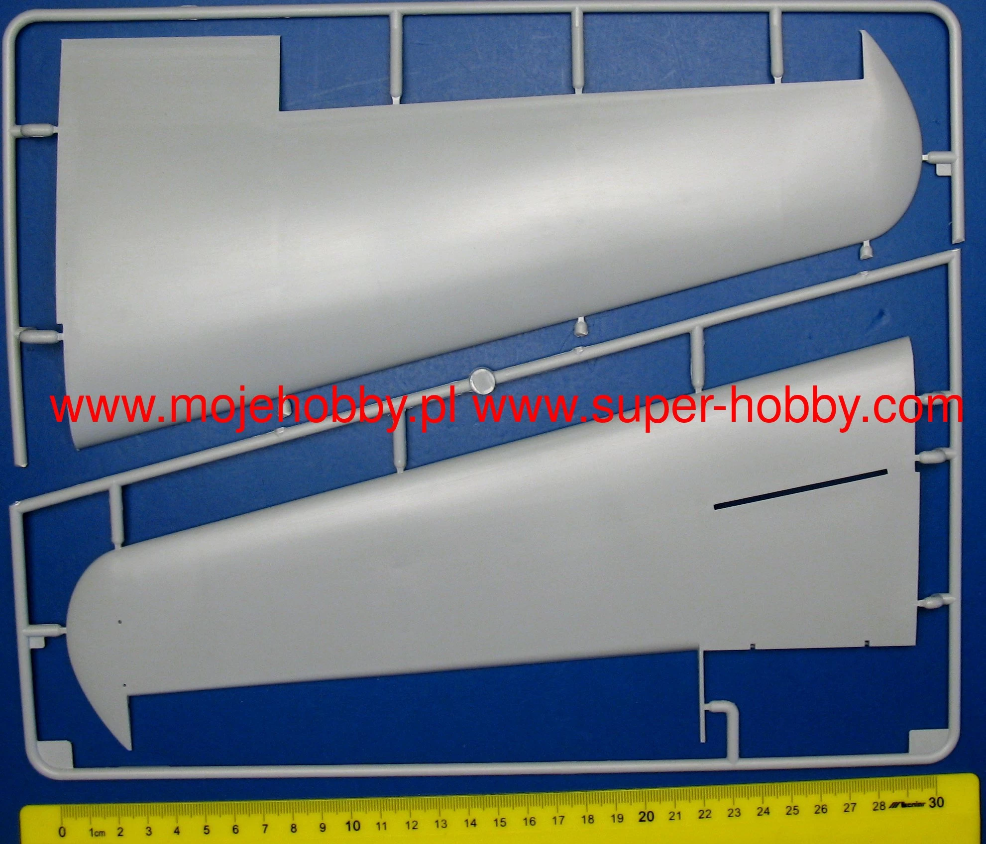 Bronco AB3574 Horsa Glider Wing & Rear Fuselage 5 Bronco AB3574 Horsa Glider Wing & Rear Fuselage - Image 5