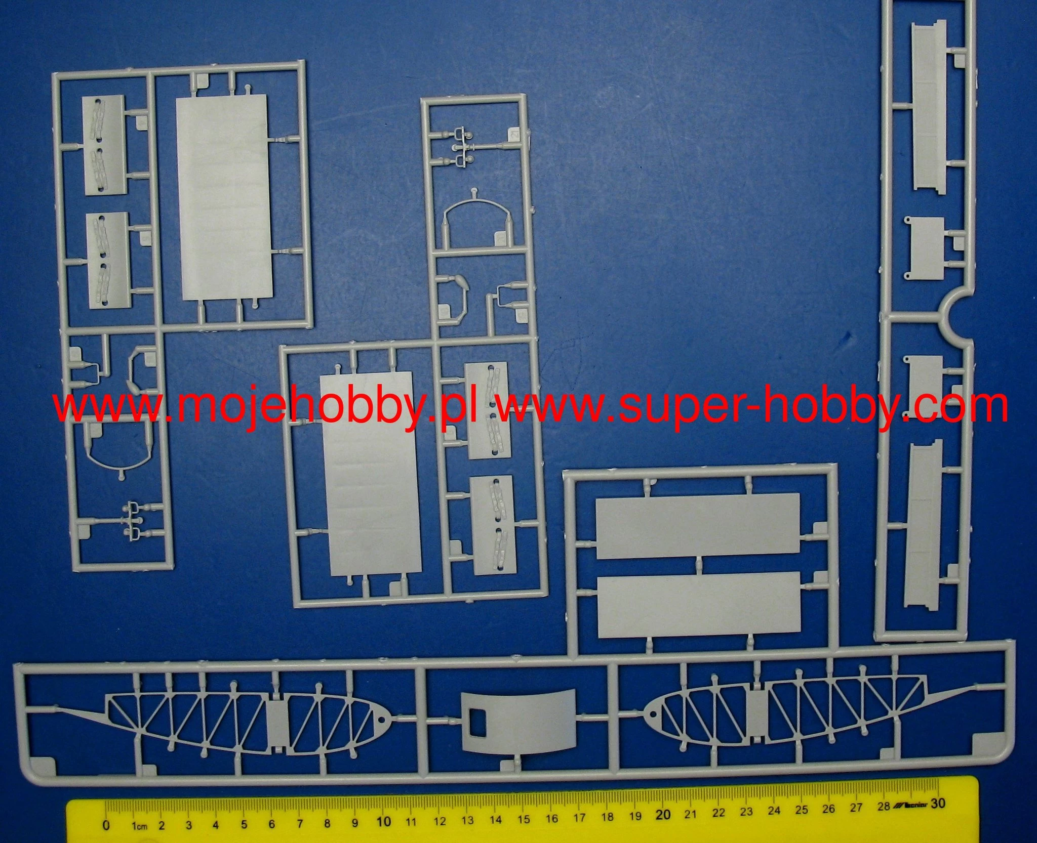 Bronco AB3574 Horsa Glider Wing & Rear Fuselage 8 Bronco AB3574 Horsa Glider Wing & Rear Fuselage - Image 8