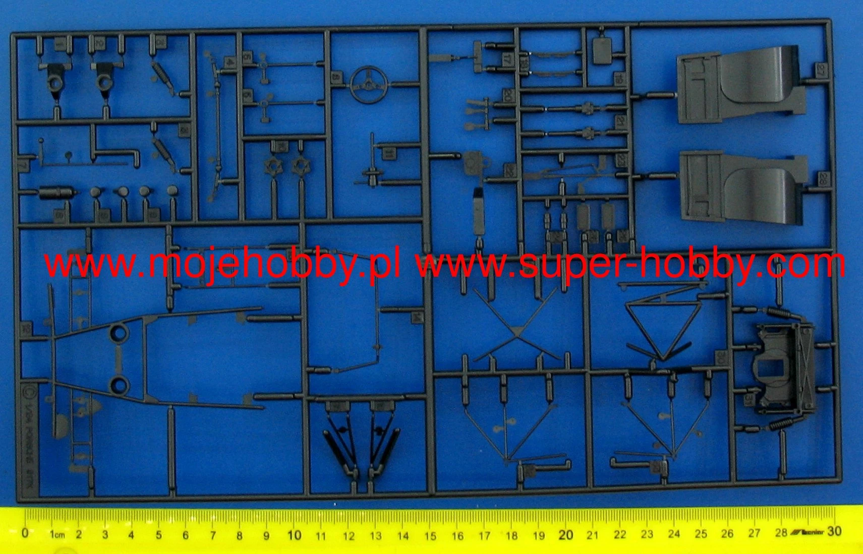 Fujimi 126074 Porsche 917K 1970 Le Mans Winner Car 4 Fujimi 126074 Porsche 917K 1970 Le Mans Winner Car - Image 4
