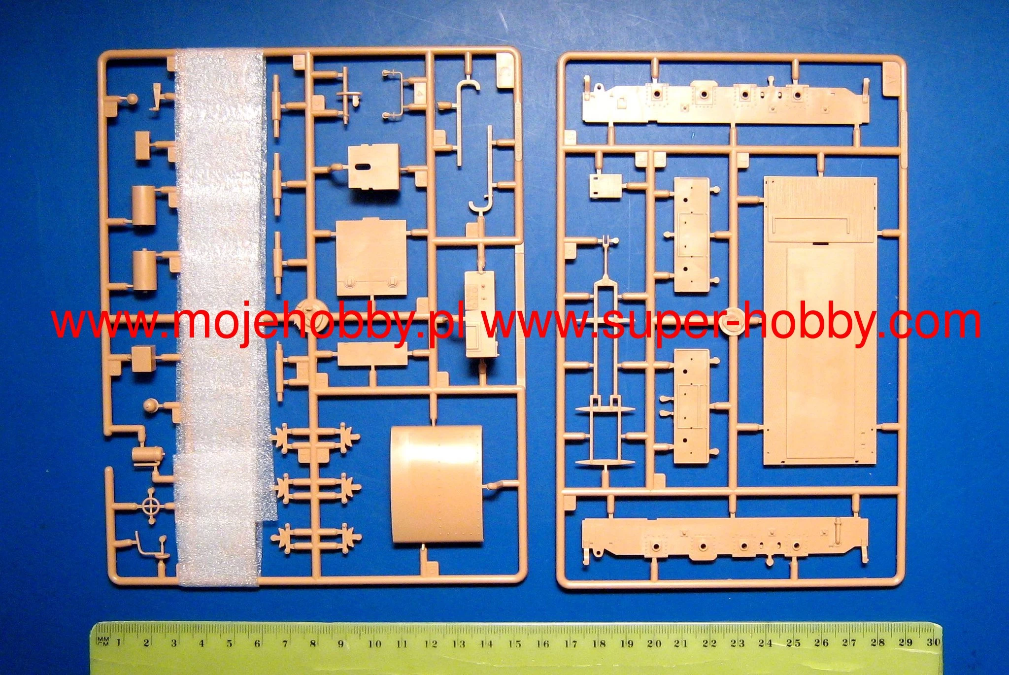 Hobby Boss 82913 WR360 C12 Armored Locomotive 10 Hobby Boss 82913 WR360 C12 Armored Locomotive - Image 10