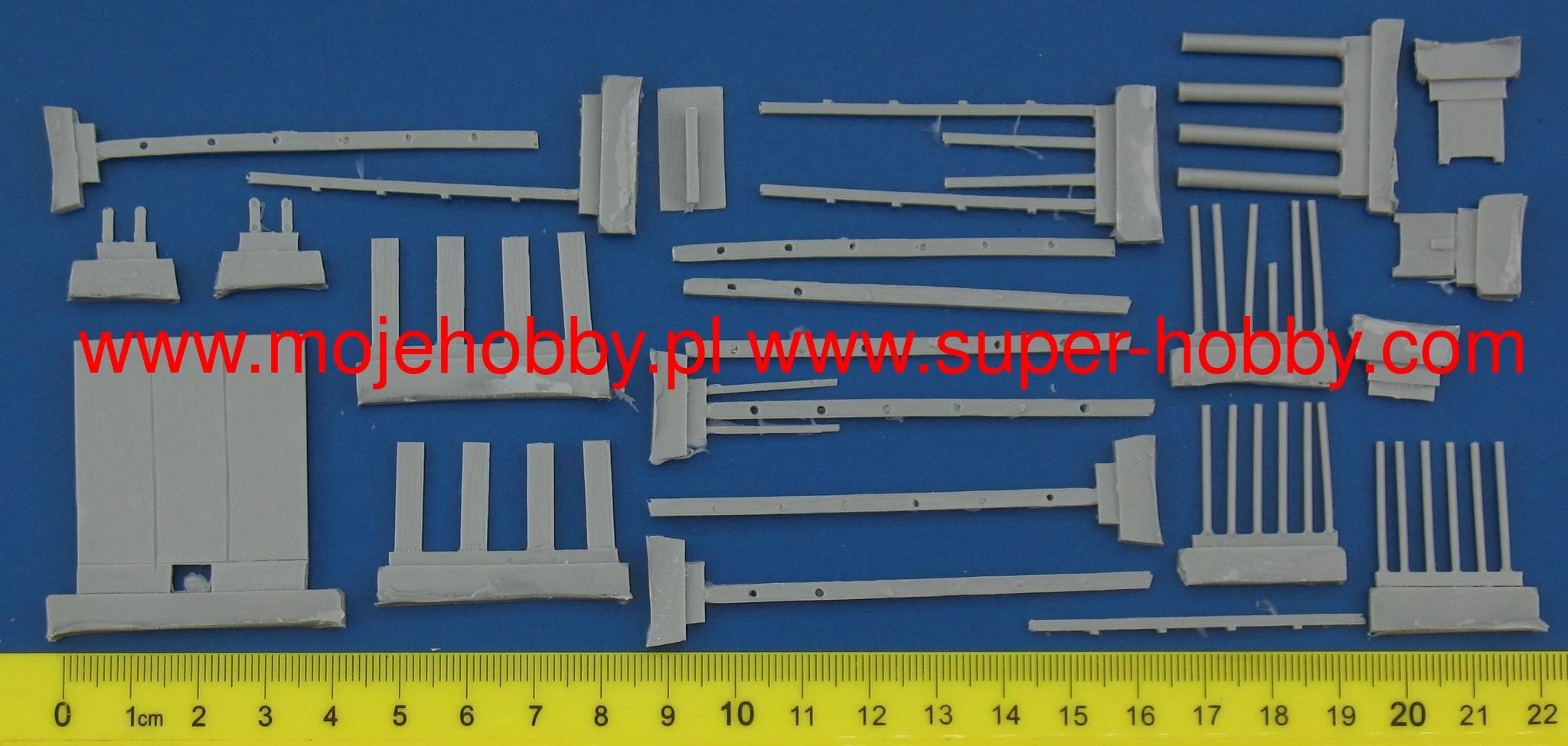 Black Dog F32064 Ladders And Table 6 Black Dog F32064 Ladders And Table - Image 6