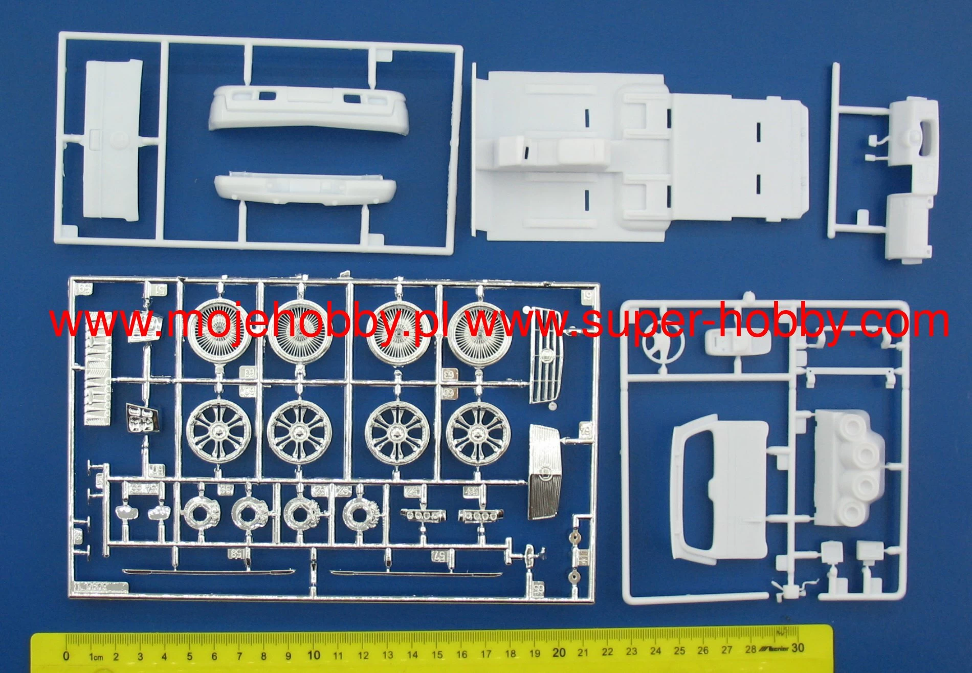 Monogram 4482 Cadillac Escalade 3 Monogram 4482 Cadillac Escalade - Image 3