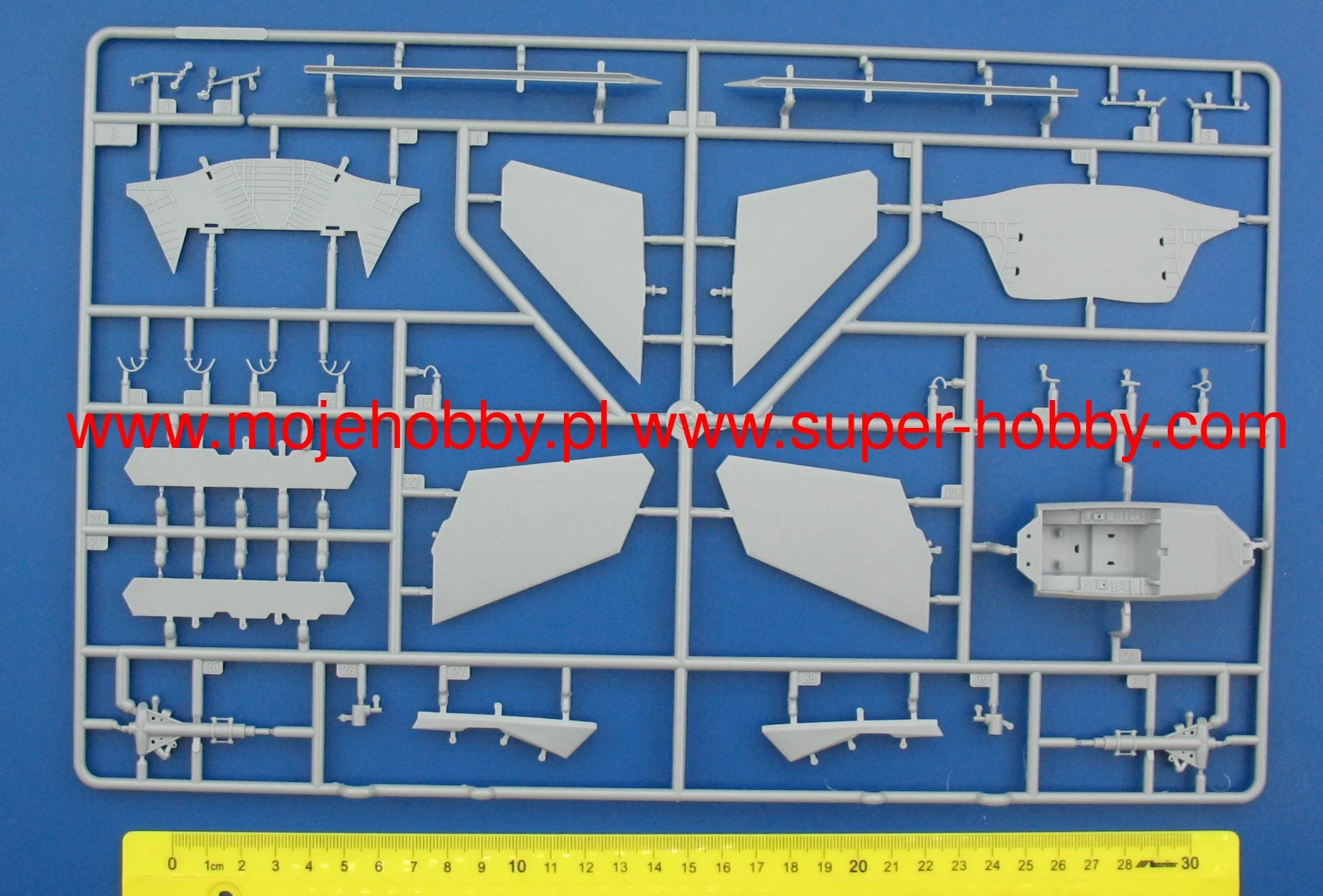 Trumpeter 05811 Chinese J-20 Mighty Dragon 6 Trumpeter 05811 Chinese J-20 Mighty Dragon - Image 6