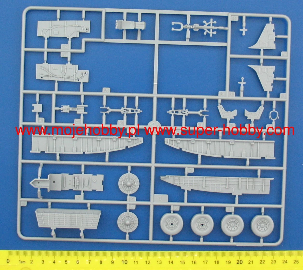 Trumpeter 05811 Chinese J-20 Mighty Dragon 8 Trumpeter 05811 Chinese J-20 Mighty Dragon - Image 8