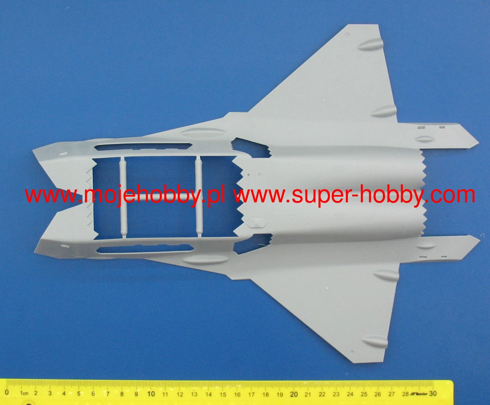 Trumpeter 05811 Chinese J-20 Mighty Dragon 10 Trumpeter 05811 Chinese J-20 Mighty Dragon - Image 10