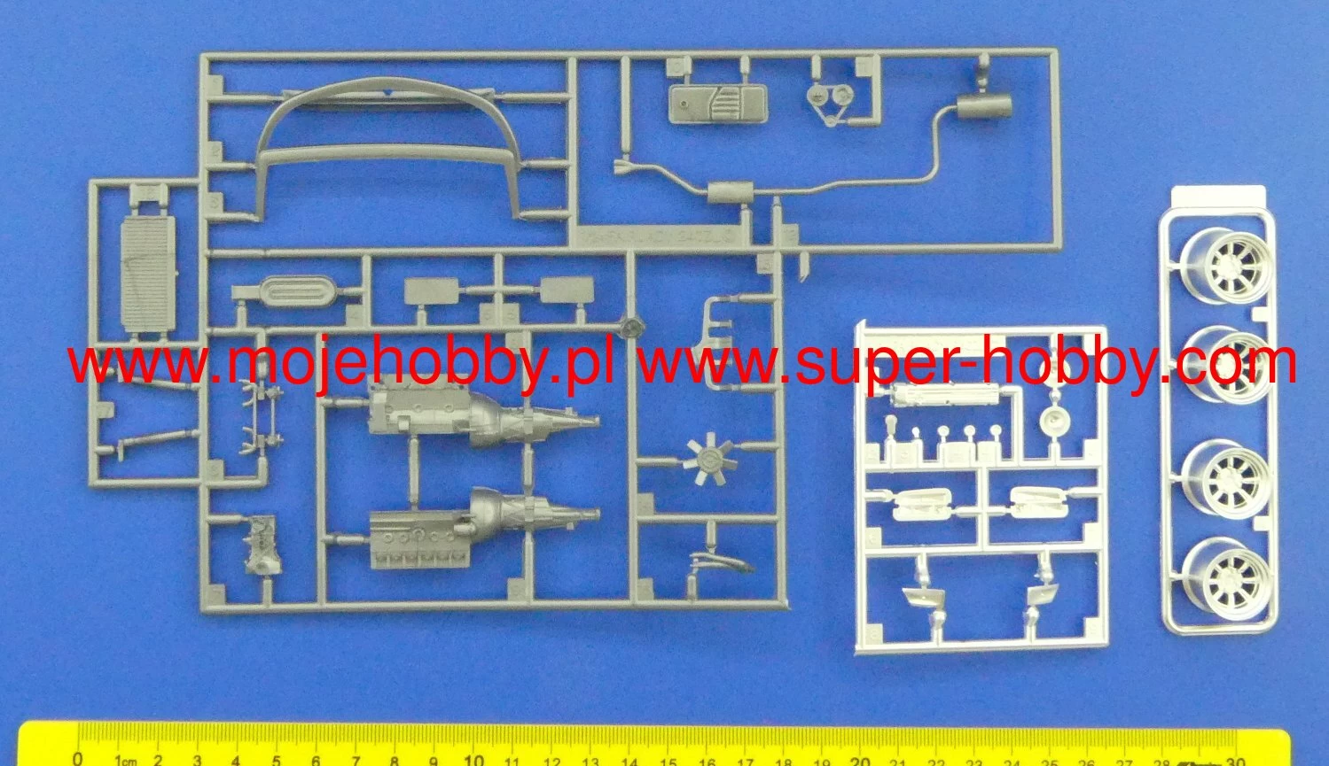Fujimi 038100 Nissan FairLady 240ZG 2 Fujimi 038100 Nissan FairLady 240ZG - Image 2