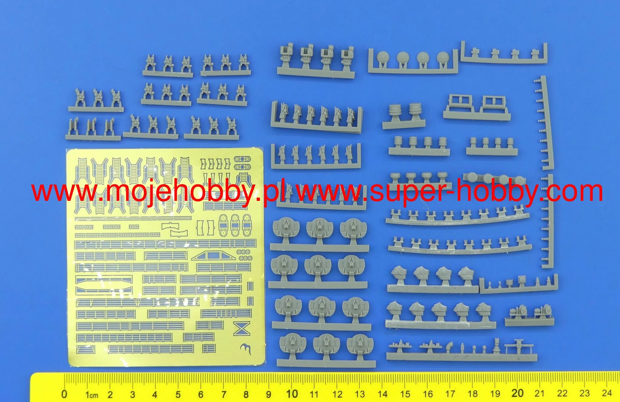 NEW! Very Fire 350918DX USS Des Moines CA-134 Deluxe Kit Edition 7 NEW! Very Fire 350918DX USS Des Moines CA-134 Deluxe Kit Edition - Image 7