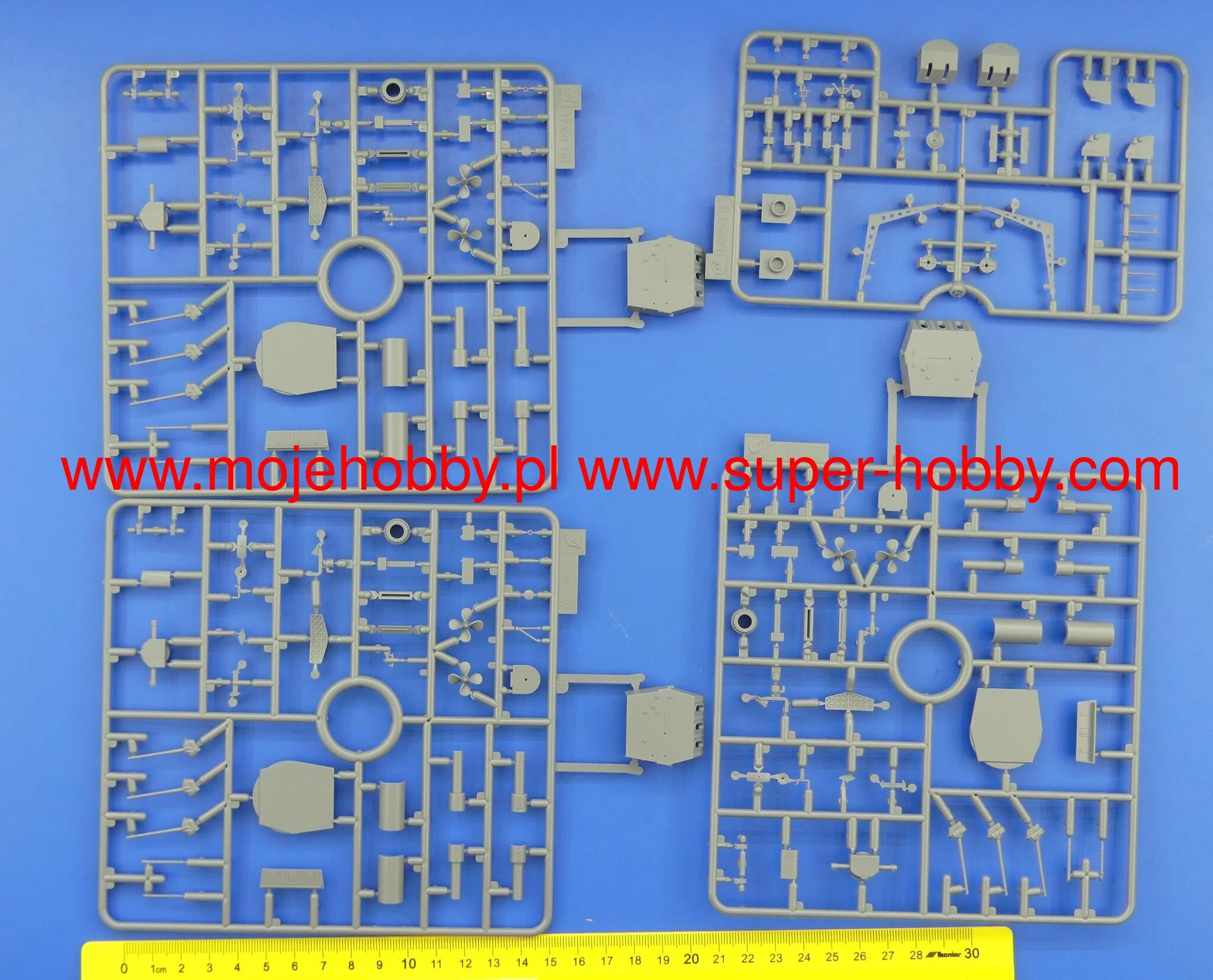 NEW! Very Fire 350918DX USS Des Moines CA-134 Deluxe Kit Edition 10 NEW! Very Fire 350918DX USS Des Moines CA-134 Deluxe Kit Edition - Image 10